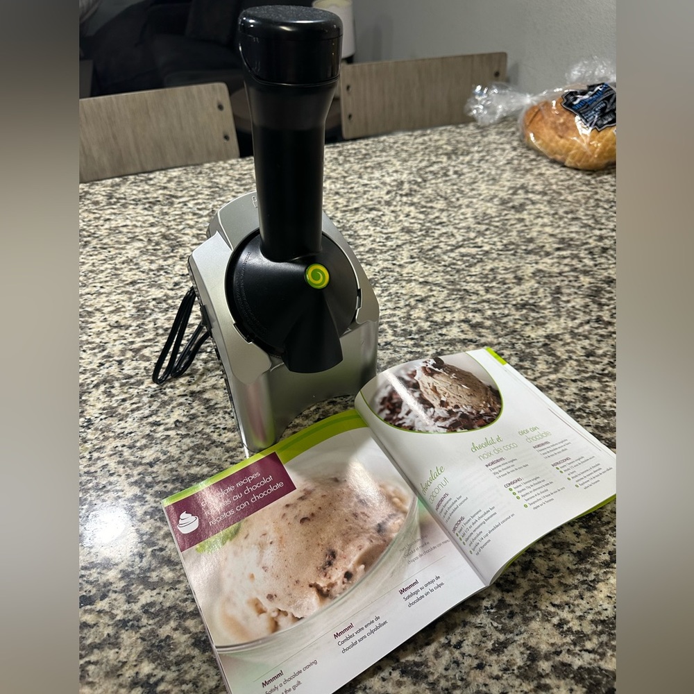 Ice cream maker+recipe book